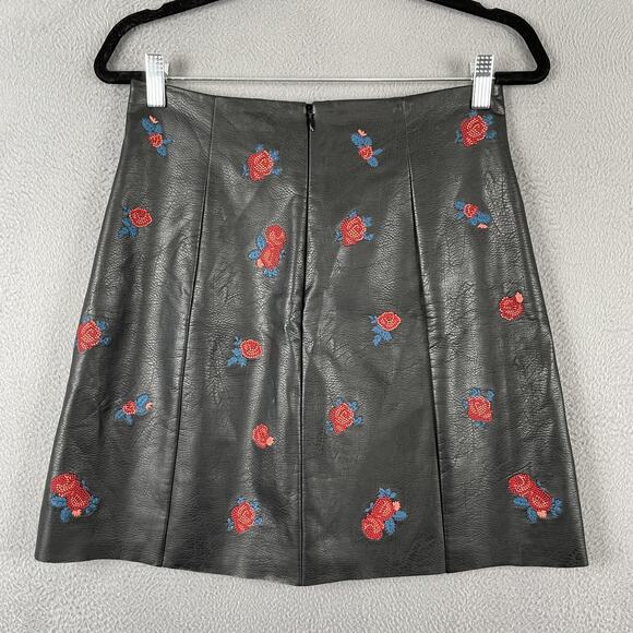 Club Monaco Edvard Skirt Womens 6 Black Faux Leather Embroidered Floral Roses - Picture 2 of 12